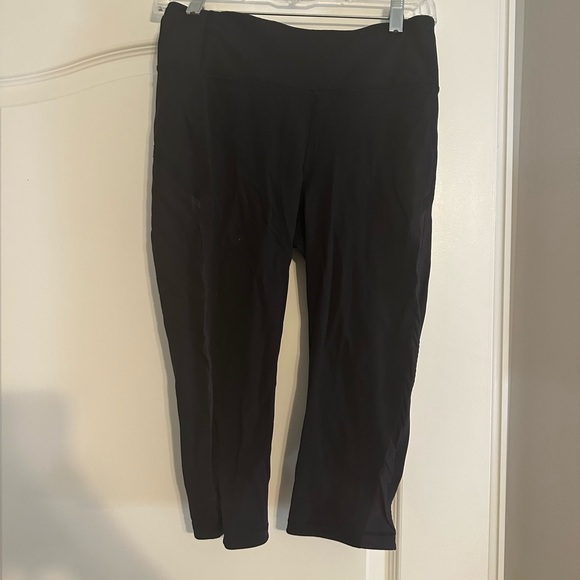 Black capri lululemon leggings - Picture 1 of 5